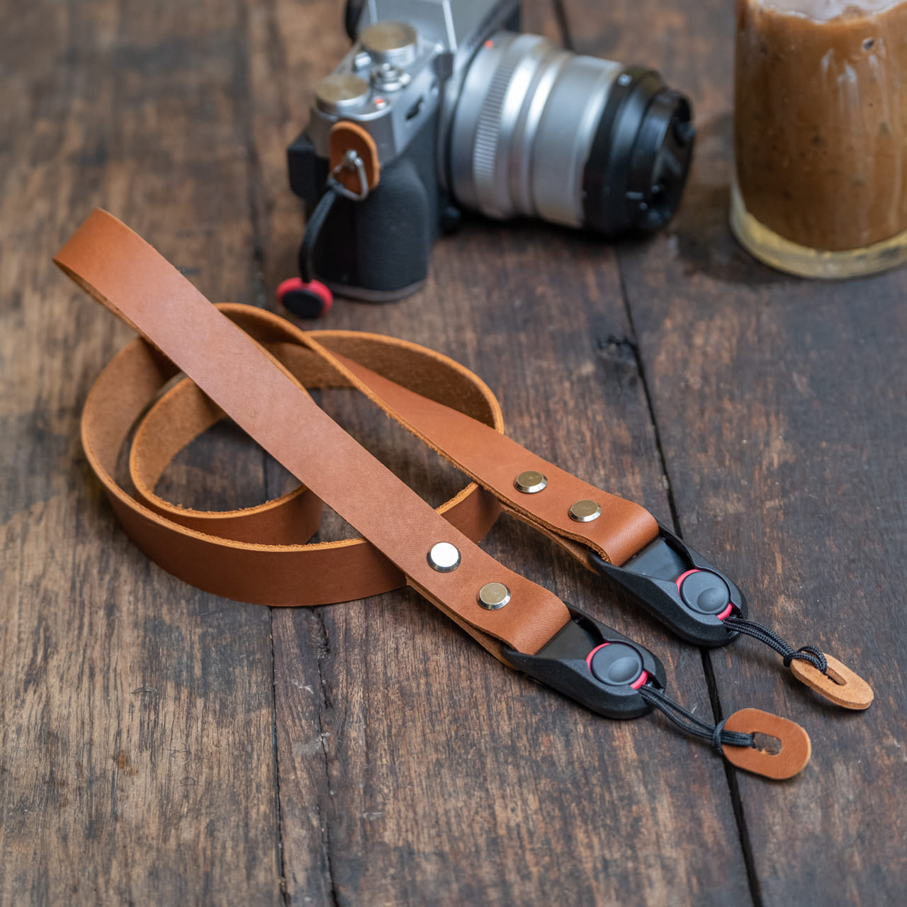 Dùng dây đeo máy ảnh